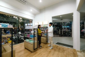 Persediaan obat lengkap dan terjangkau